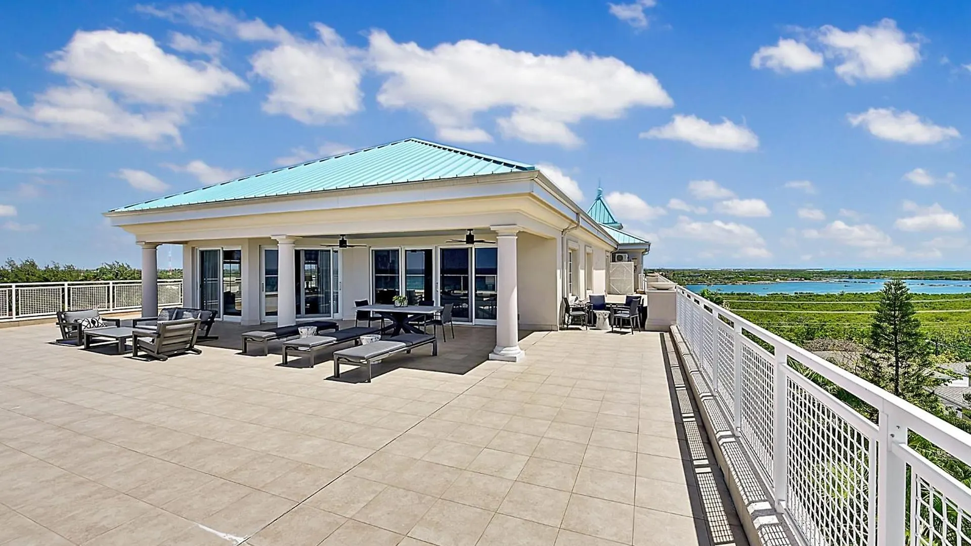 הוילה Dog City Luxury Penthouse At Sea Breeze #9 0*,