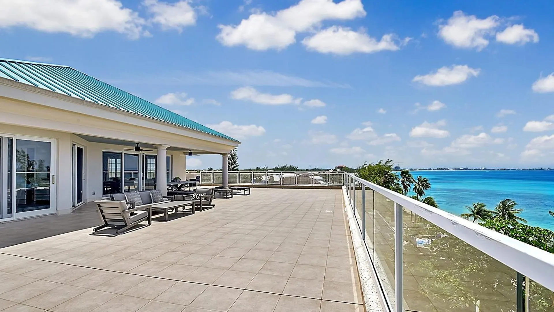 בית נופש הוילה Dog City Luxury Penthouse At Sea Breeze #9 איי קיימן